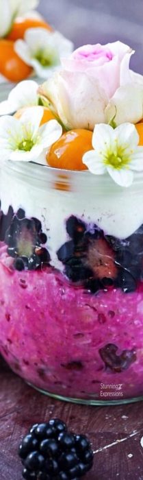 Smoothies with flowers