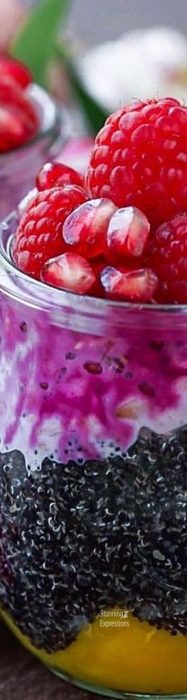 Smoothies with flowers