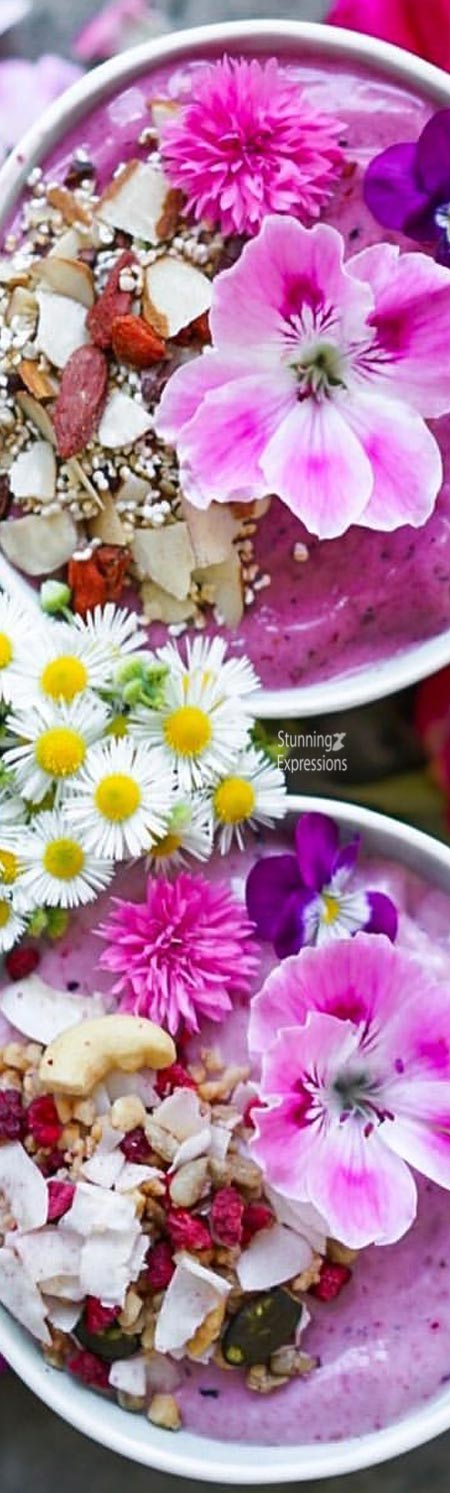 Smoothies with flowers