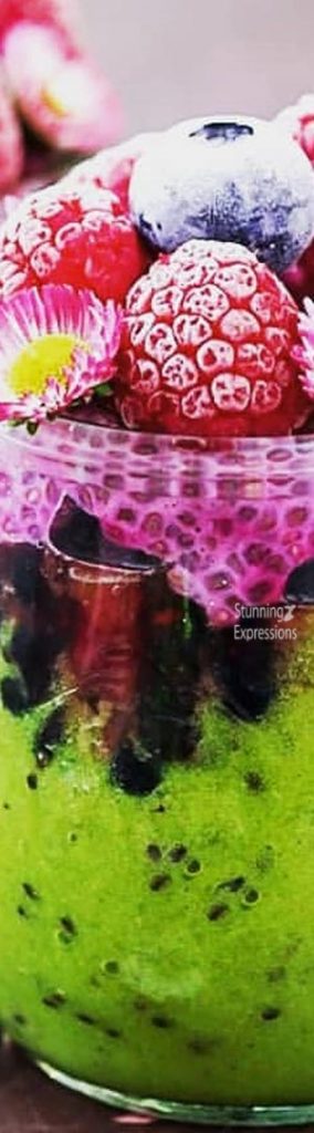 Smoothies with flowers