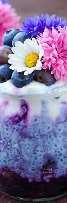 Smoothies with flowers