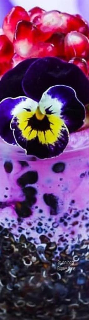 Smoothies with flowers