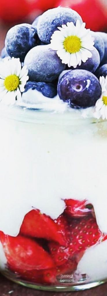 Smoothies with flowers