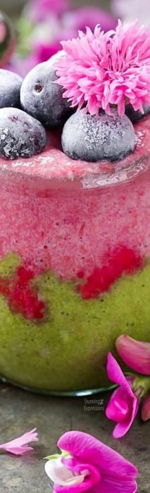 Smoothies with flowers